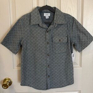Boys short sleeved, button down, Old Navy shirt. Size m8.